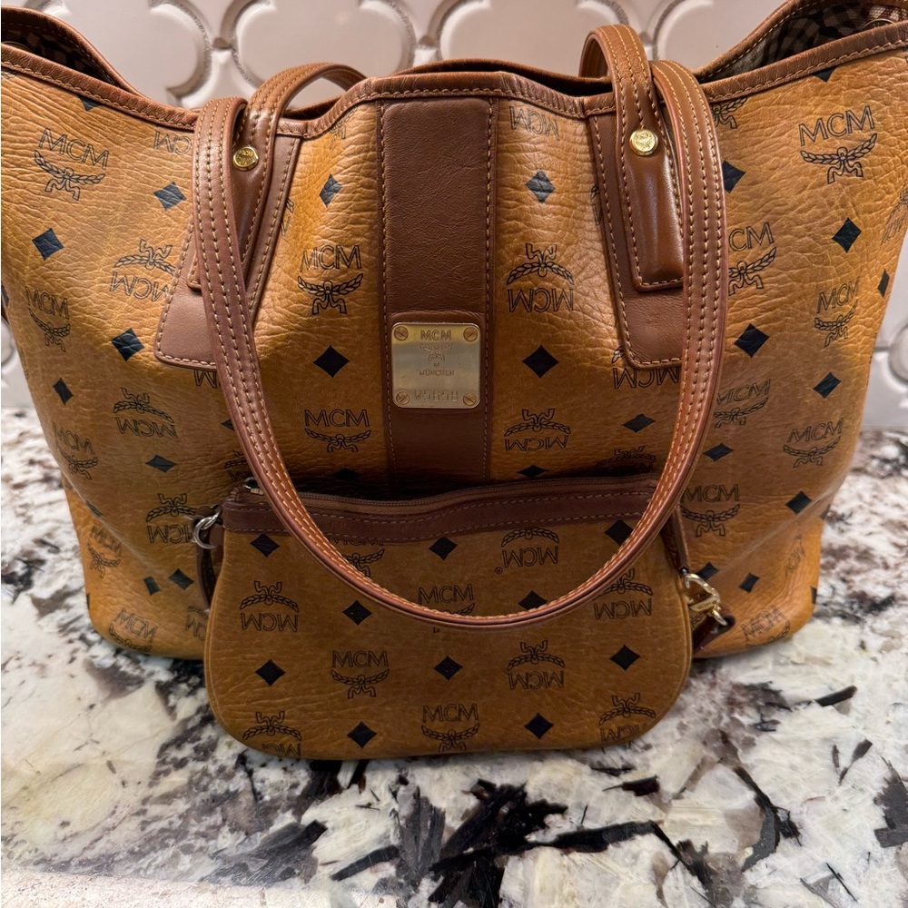 Mcm Liz shopper and pouch